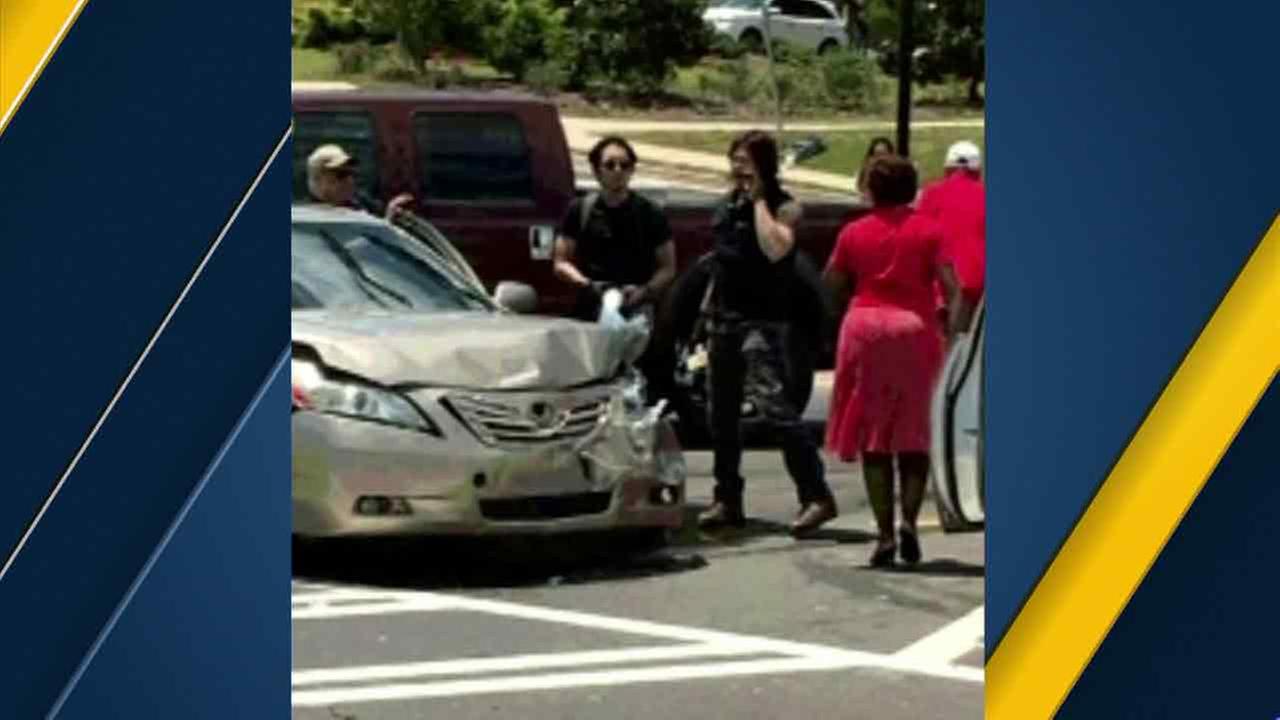 'Walking Dead' actors lend hand to crash victims in