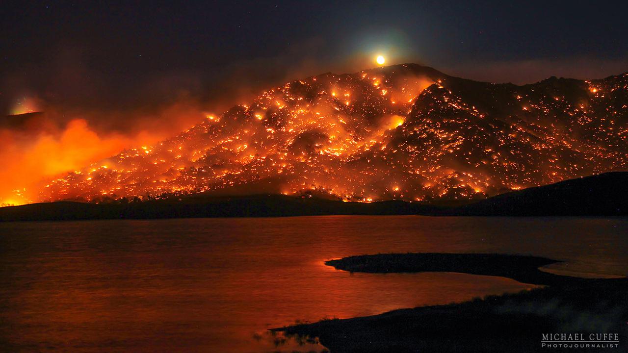 PHOTOS: Destructive beauty of Erskine Fire captured at night | abc7.com