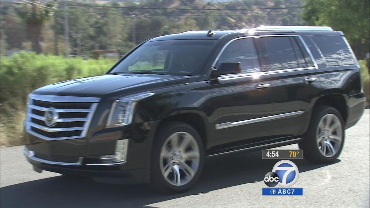 2017 Cadillac Escalade Suv Features 6 2 Liter V8 Abc7