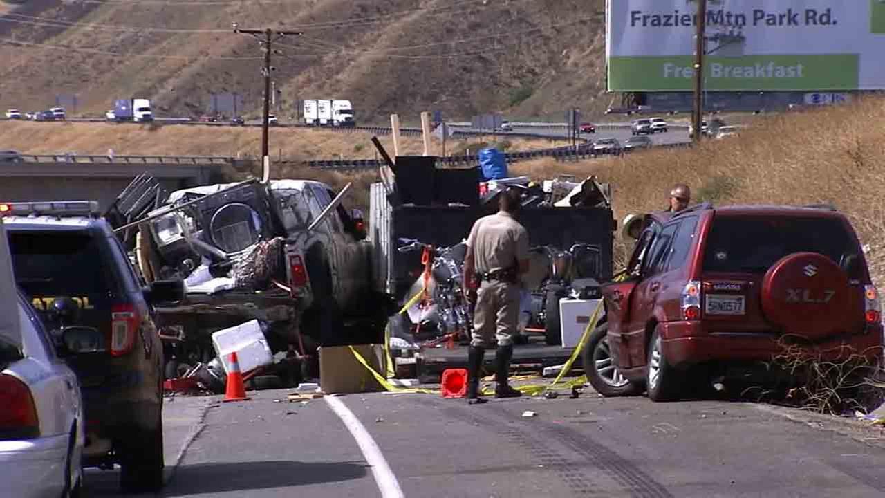 1 killed, 6 injured in 5 Freeway crash in Castaic