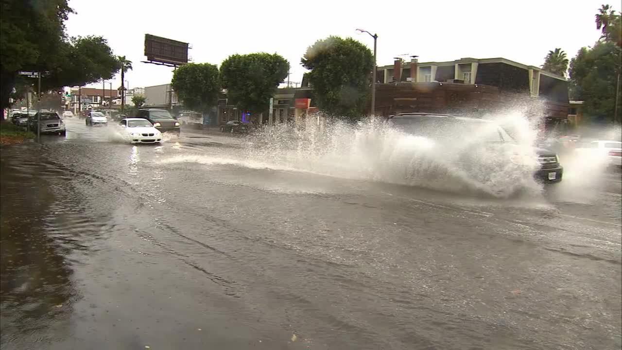 Heavy rain causes flooding in Hemet, San Jacinto; trapped drivers