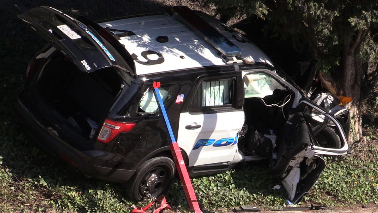Newport Beach officer injured in singlecar crash