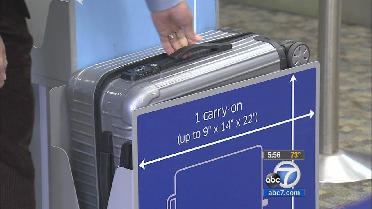 alaska airlines carry on luggage size