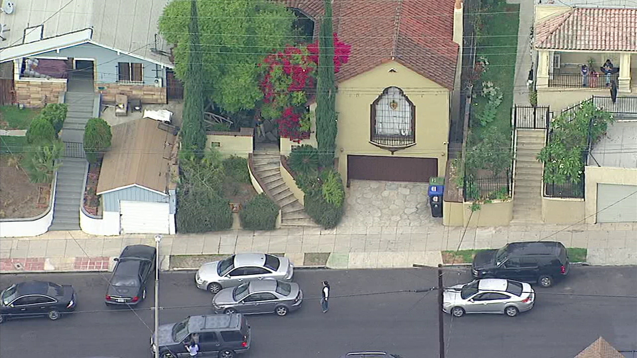FBI serves search warrant at LA City Councilman Jose Huizar's Boyle Heights home