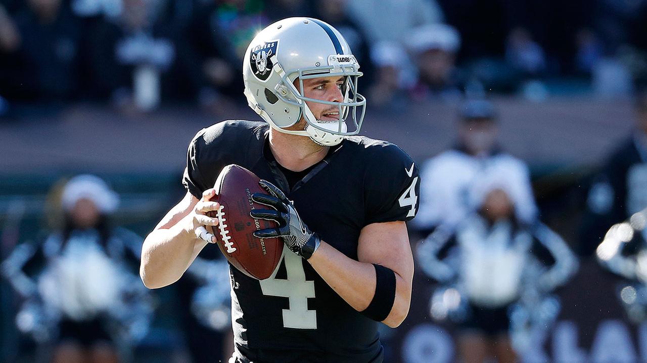 Raiders, QB Derek Carr agree to 5-year, $125M contract | abc30.com