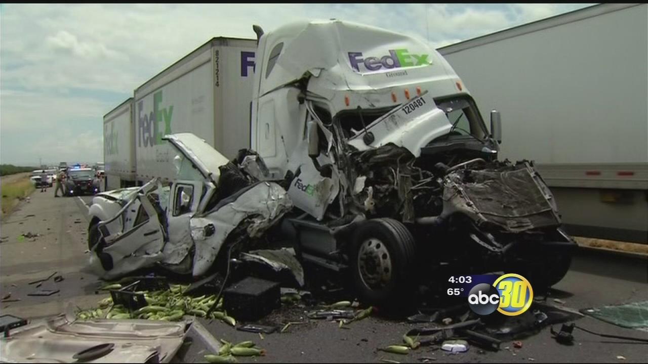 1 dead, 4 injured in Interstate 5 crash near Coalinga