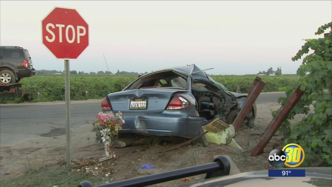 Two dead after driver runs stop sign and crashes in Fresno