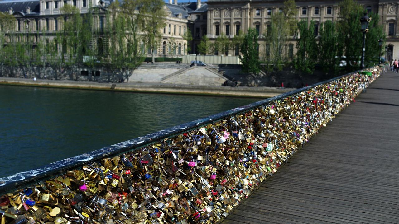 Ponts des Arts bridge in Paris partially collapses from weight of locks