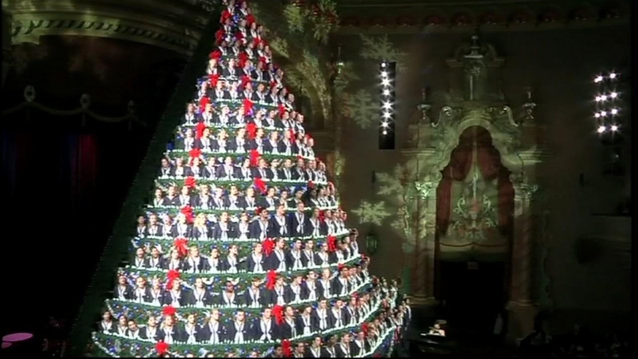 michigan high school choir performs on worlds largest christmas tree abc7newscom - Largest Christmas Tree michigan high school choir performs on worlds largest christmas tree abc7newscom - Largest Christmas Tree