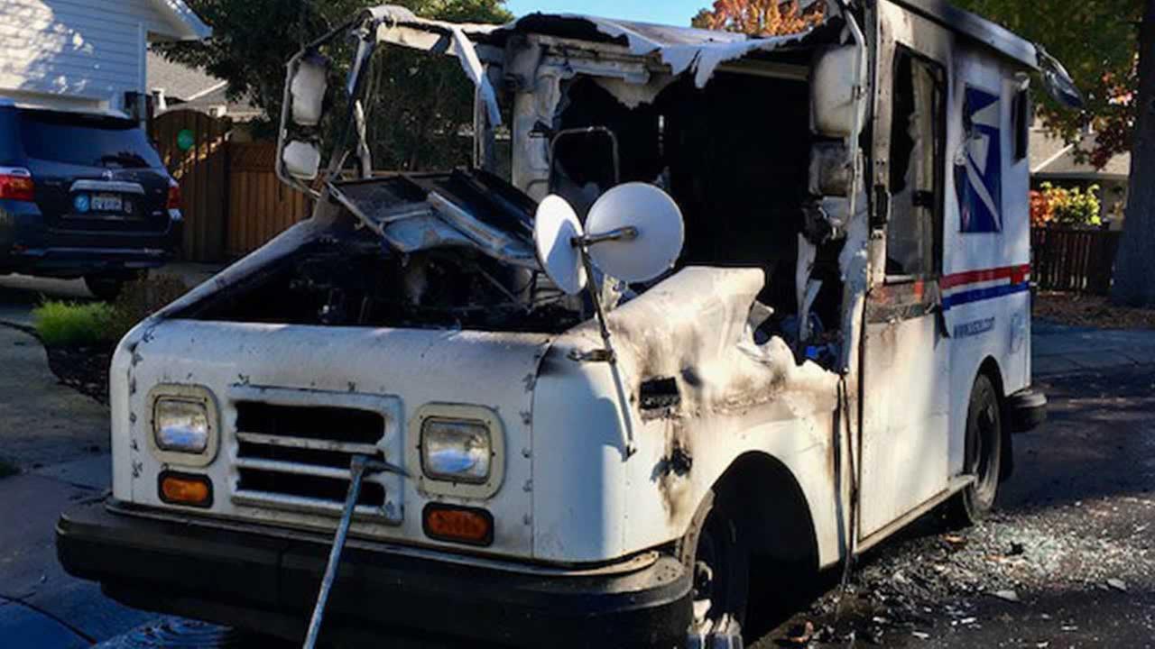 Usps Vehicle Catches Fire In Menlo Park Destroying Mail Abc7news Usps Vehicle Catches Fire In Menlo Park Destroying Mail