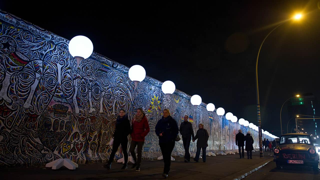 germans-celebrate-25th-anniversary-of-the-fall-of-berlin-wall