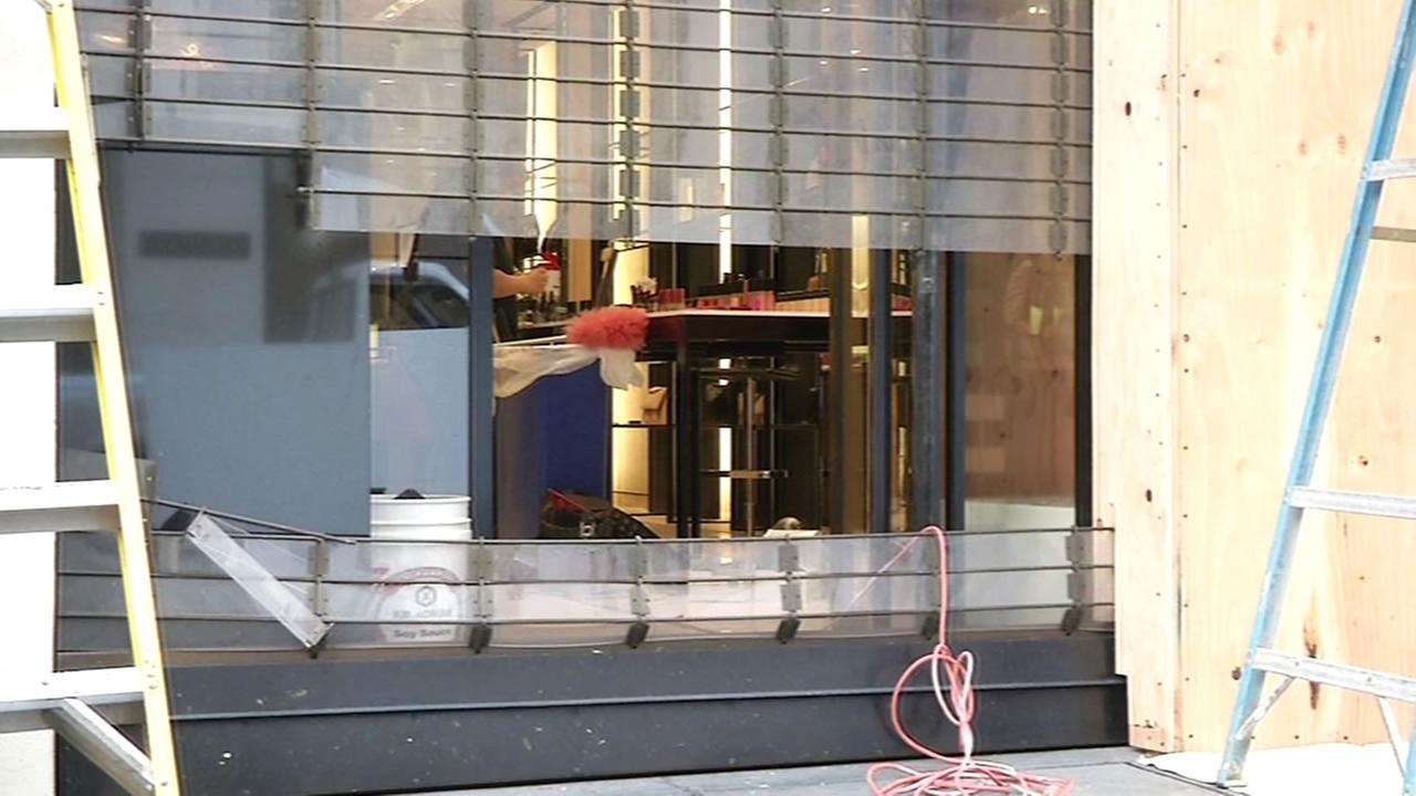 Thieves snatch 6 purses from Chanel store in San Francisco ...