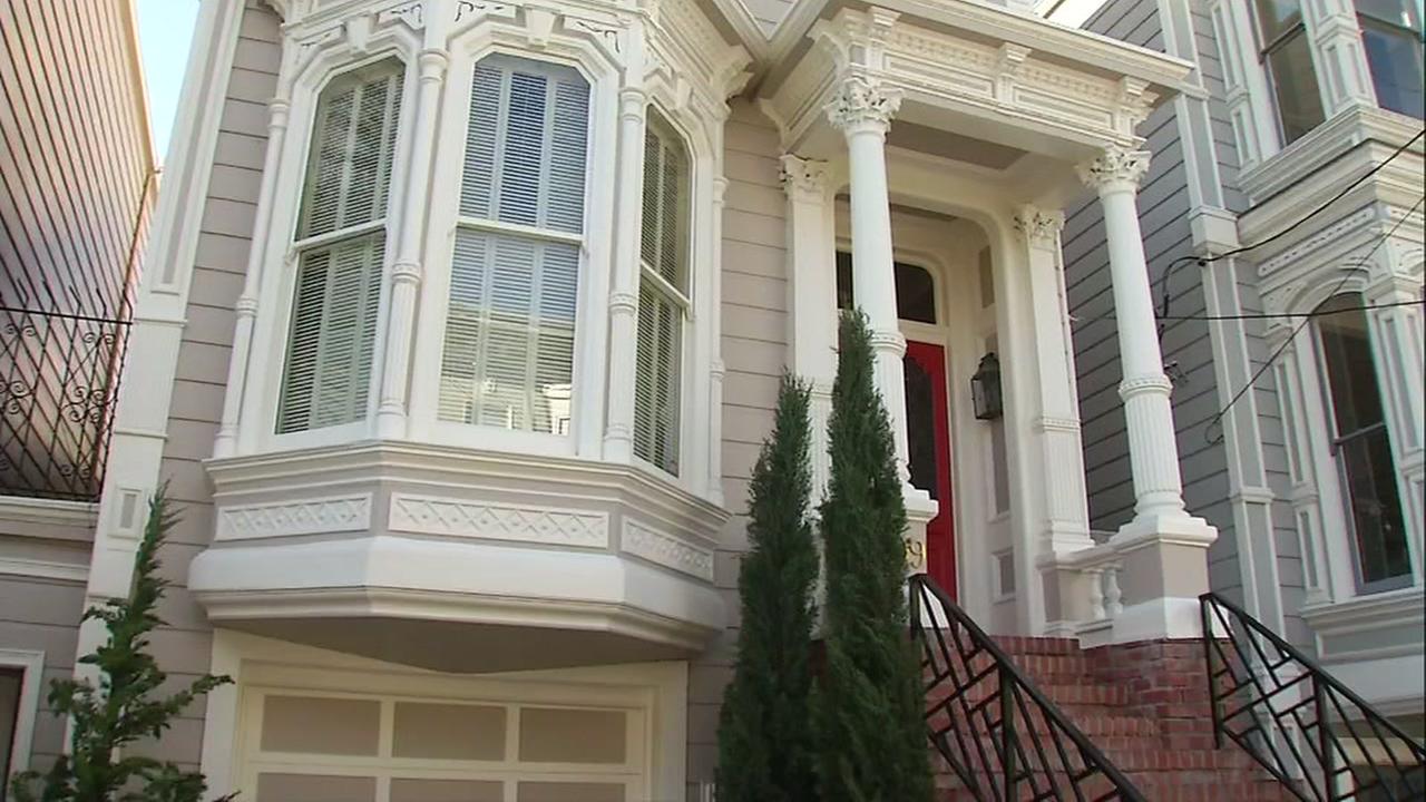 video-inside-of-iconic-san-francisco-full-house-home-looks-nothing