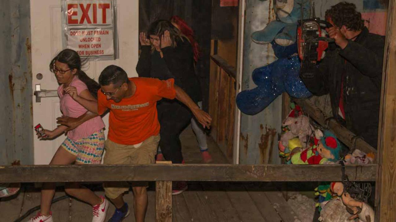 Photos Fans Get Ed At Phobia Haunted House Abc13