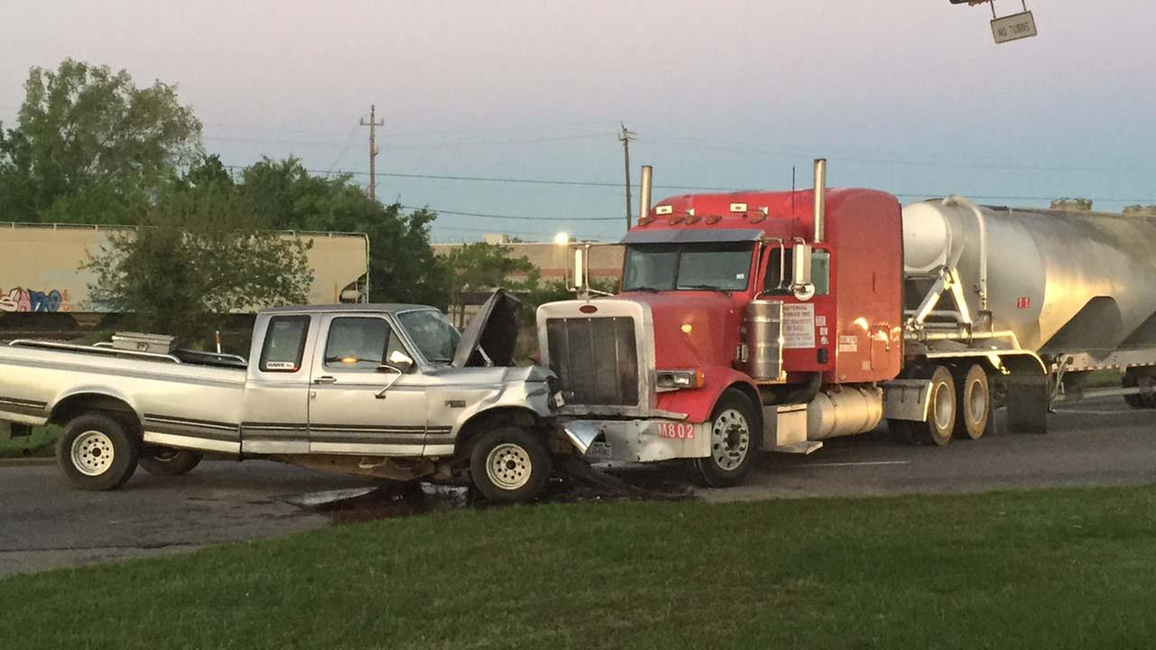 Pickup truck crashes with big rig in NW Houston | abc13.com