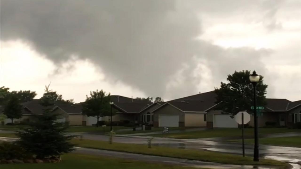 VIDEO: Tornadoes rip through Minnesota community | abc13.com