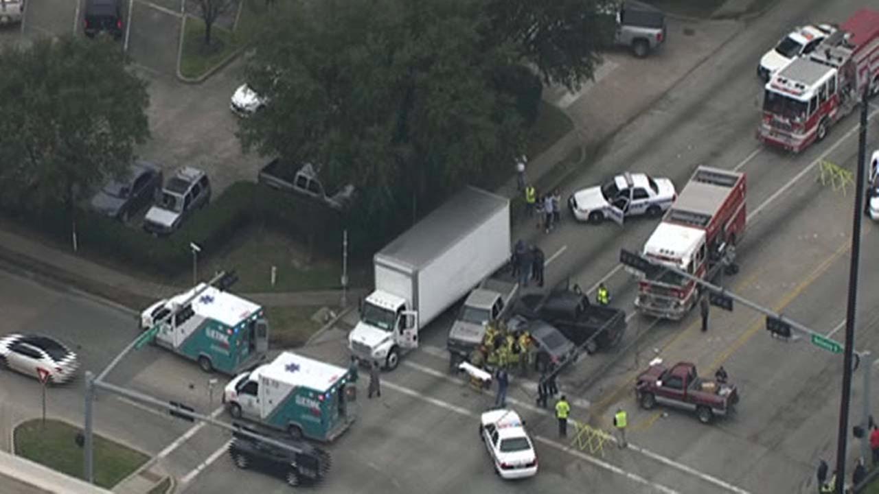 Fivevehicle accident closes Spencer Highway in Pasadena