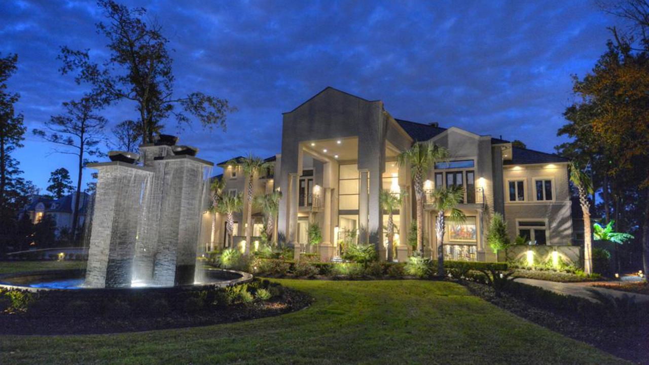 PHOTOS Woodlands home with largest closet in U.S. for sale