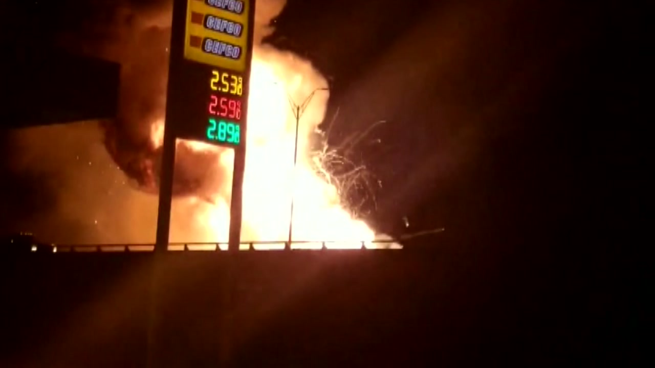 Truck carrying load of Axe body spray explodes on Texas highway