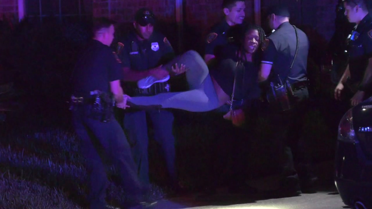 Houston food fight sparks chase, standoff before woman pulled from car