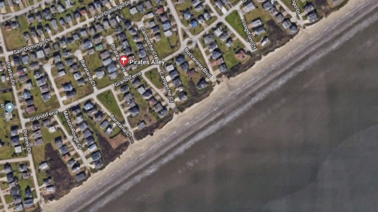 1 dead and 1 missing after kayak overturns at Pirates Beach in Galveston, Beach Patrol says