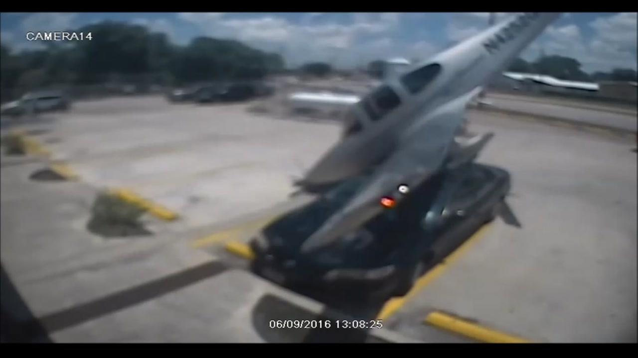 Video deadly plane crash near Houston Airport