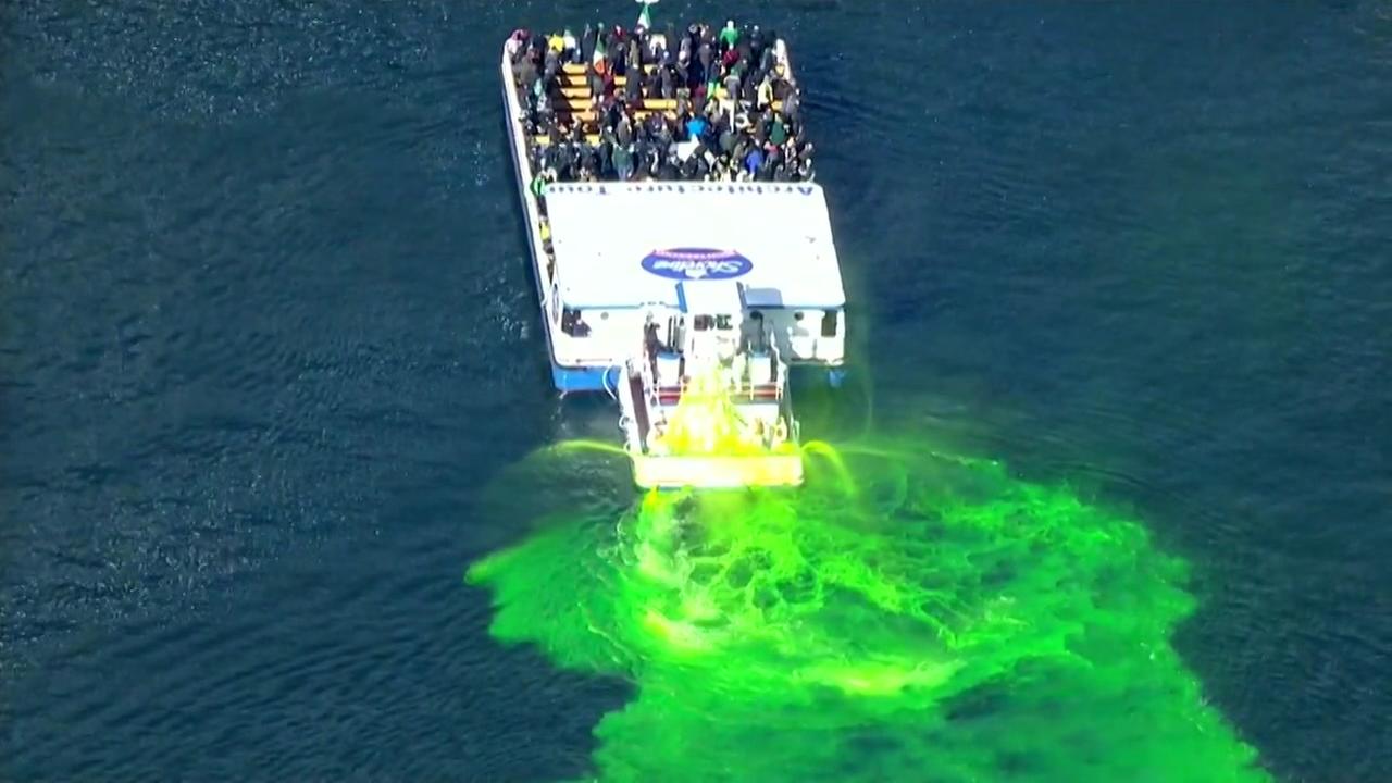 chicago river dyed green st patricks day 2025