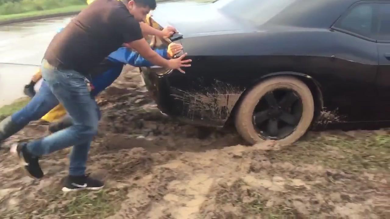 Watch Tv News Crews Help Push Driver Stuck In Mud