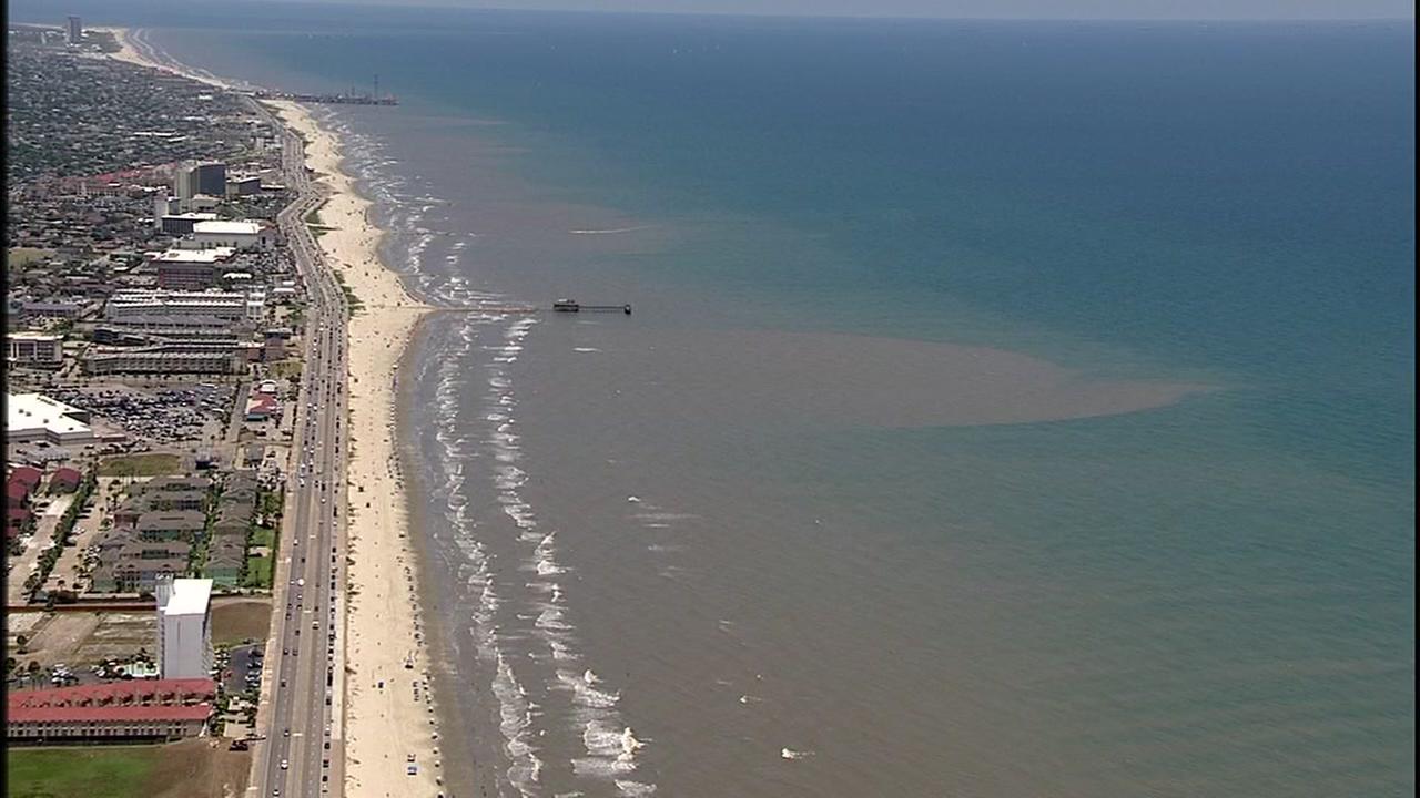 Stunning video shows line of water just off Galveston