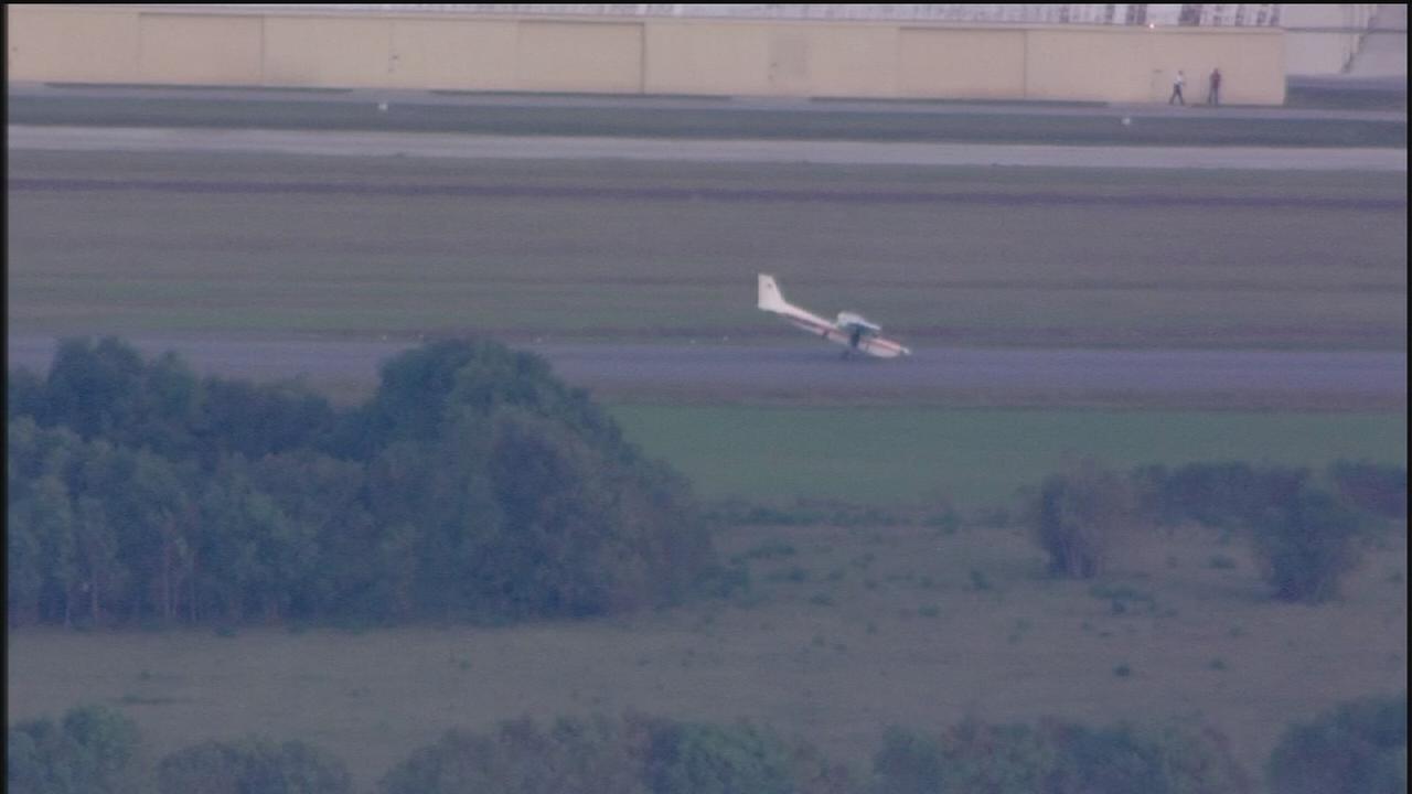 Plane safely makes emergency landing at Hooks Airport in northwest ...