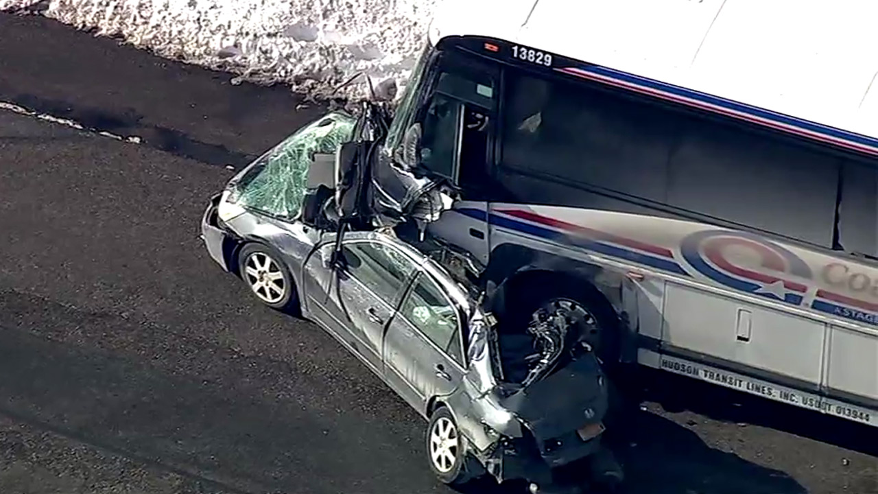 1 Dead In Head-on Crash Involving Bus, Car On Route 17 In Tuxedo, NY ...