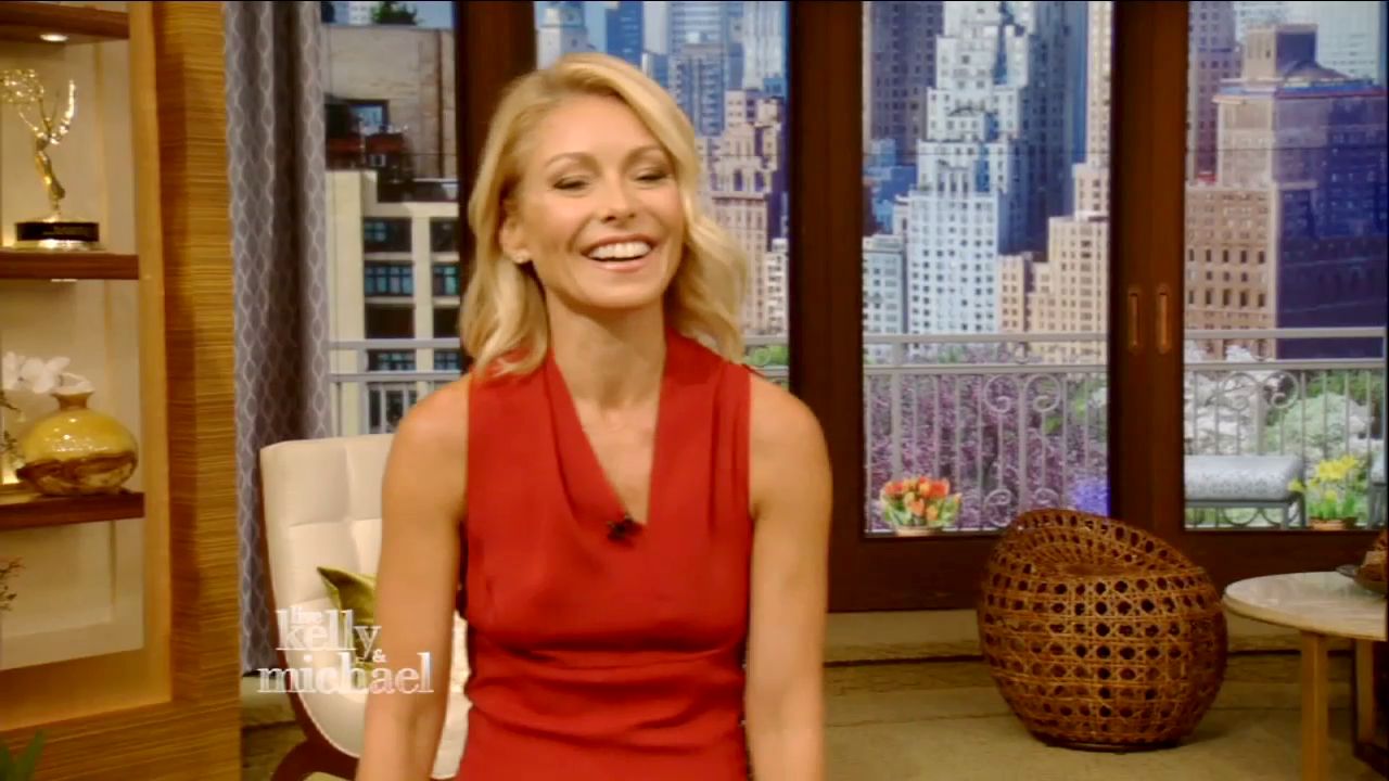 Kelly Ripa Calling It A “Bullsh*t” Audience Rule: Slams 'Live With Kelly  and Mark' In Recent Episode