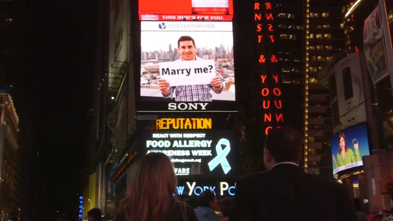 Watch You Have To See This Most Epic Times Square Marriage Proposal Abc7 New York