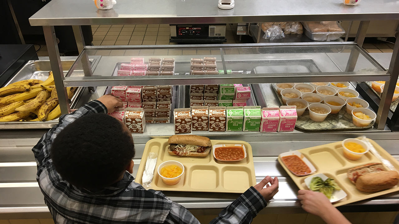 Welcome Back, Chocolate Milk: USDA Makes Changes to School Lunch Programs foto Welcome Back, Chocolate Milk: USDA Makes Changes to School Lunch Programs pics