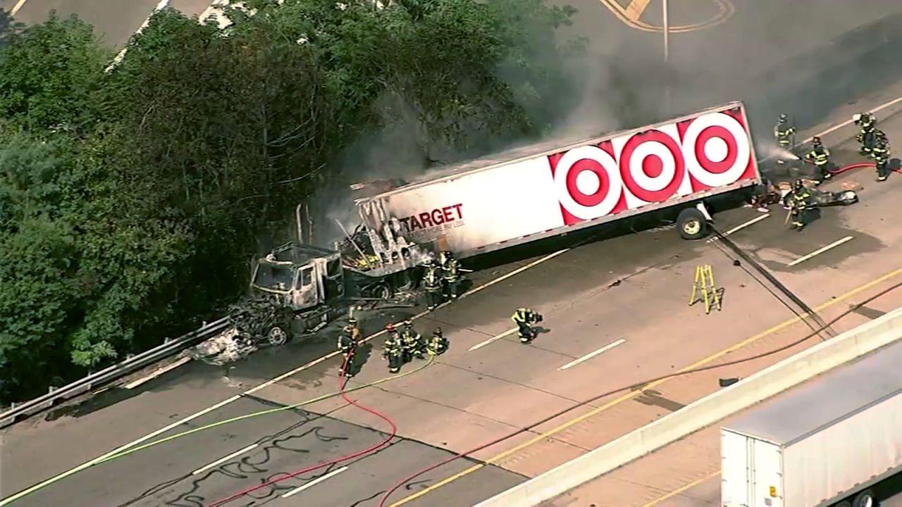 Truck fire in Oakland closes southbound lanes on I-287 in NJ