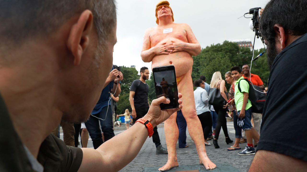 Video Bizarre Naked Donald Trump Statue Appears In Union Square Nyc Abc Ny Com