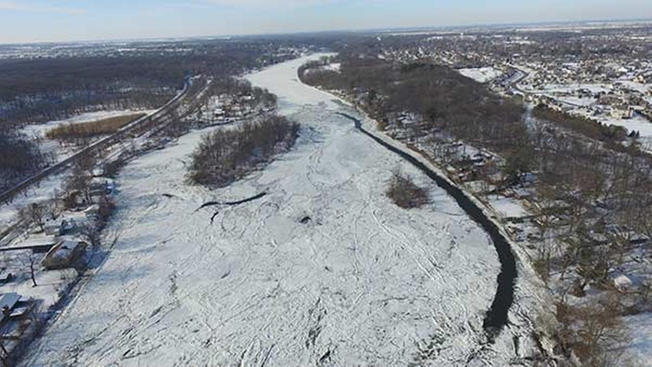 Ice jam on Fox River prompts flood warning between Oswego, Yorkville