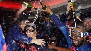 Cleveland Indians Fan Meets Long-Lost Half-Sister, a Chicago Cubs Fan, for  1st Time at World Series - ABC News