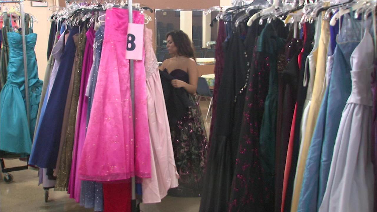 'Princess Closet' hosts prom dress giveaway | abc7chicago.com