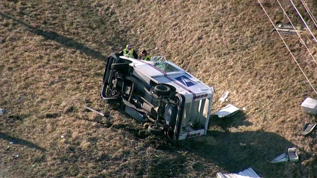 2 seriously injured in mail truck rollover crash in Plainfield