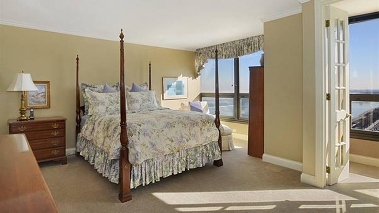 PHOTOS See inside Queen Elizabeth's Chicago condo