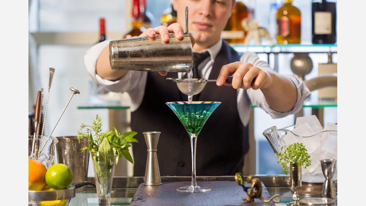 Rooftop lounge Z Bar debuts off Mag Mile