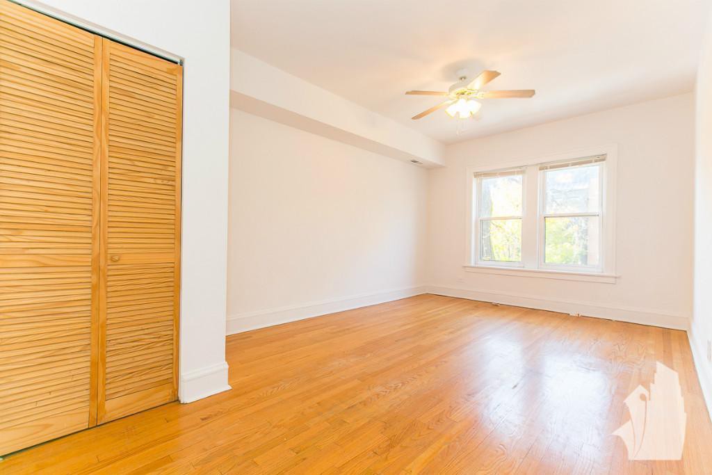 Original Chicago 'tiny house' for sale in Old Town