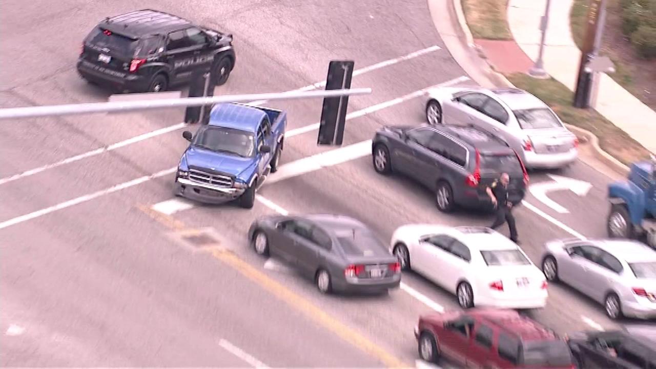 Police chase ends with crash in Oakbrook Terrace
