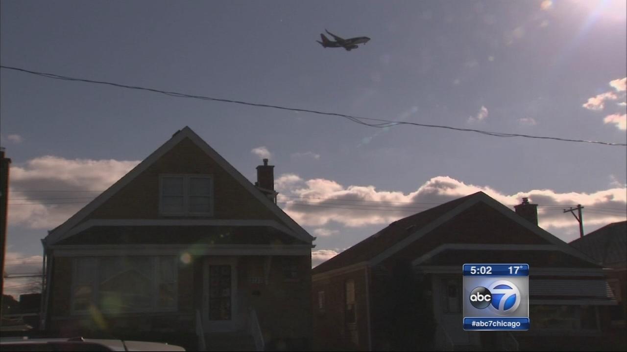 Chicago plane crashes into home near Midway, pilot killed