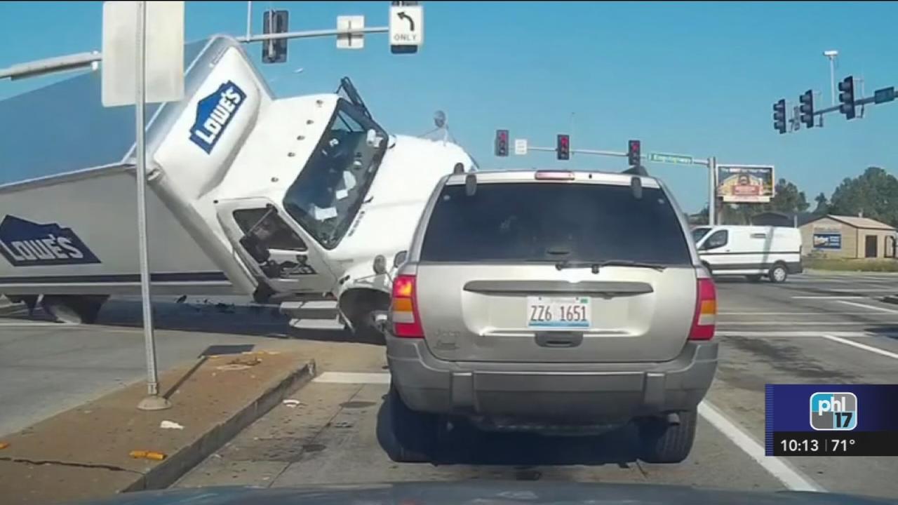 Terrifying Lowe S Truck Crash Caught On Video 6abc