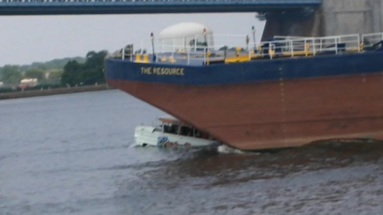 9 family members among 17 dead in duck boat disaster