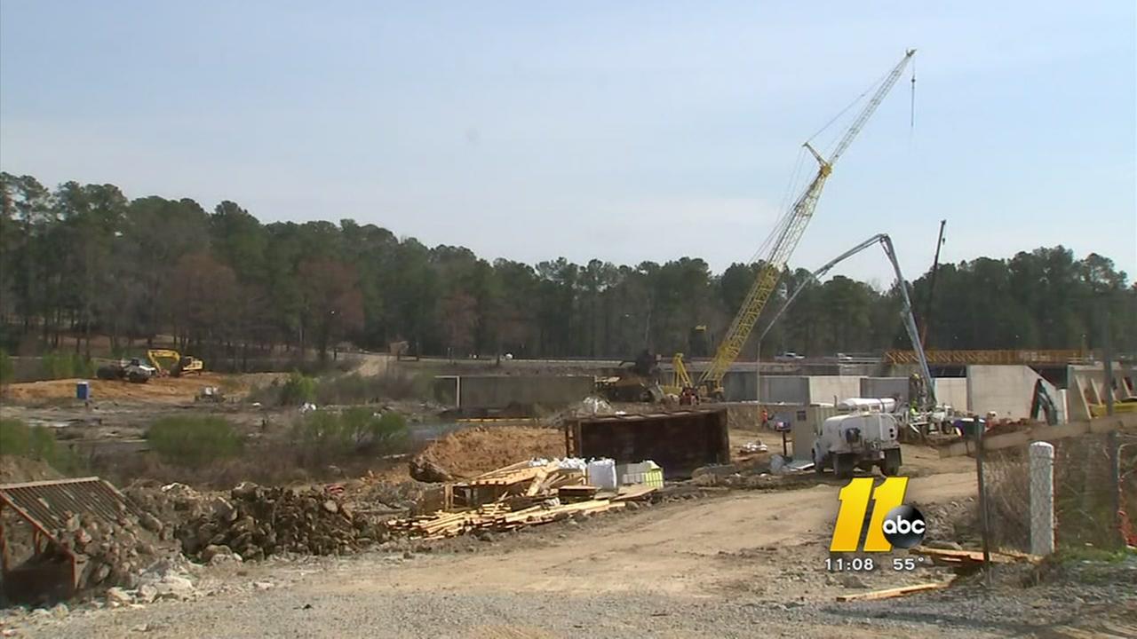 Hope Mills discusses rules, amenities for new lake