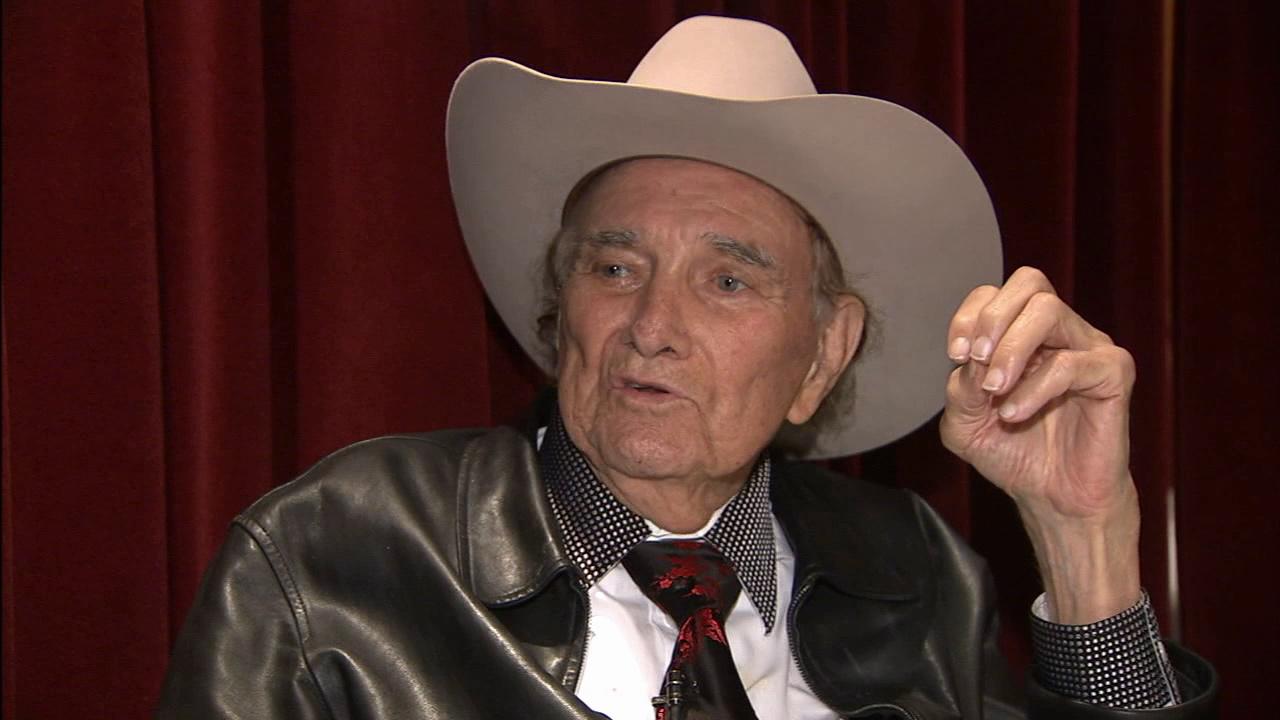 Cal Worthington, car dealer famed for TV ads, dies