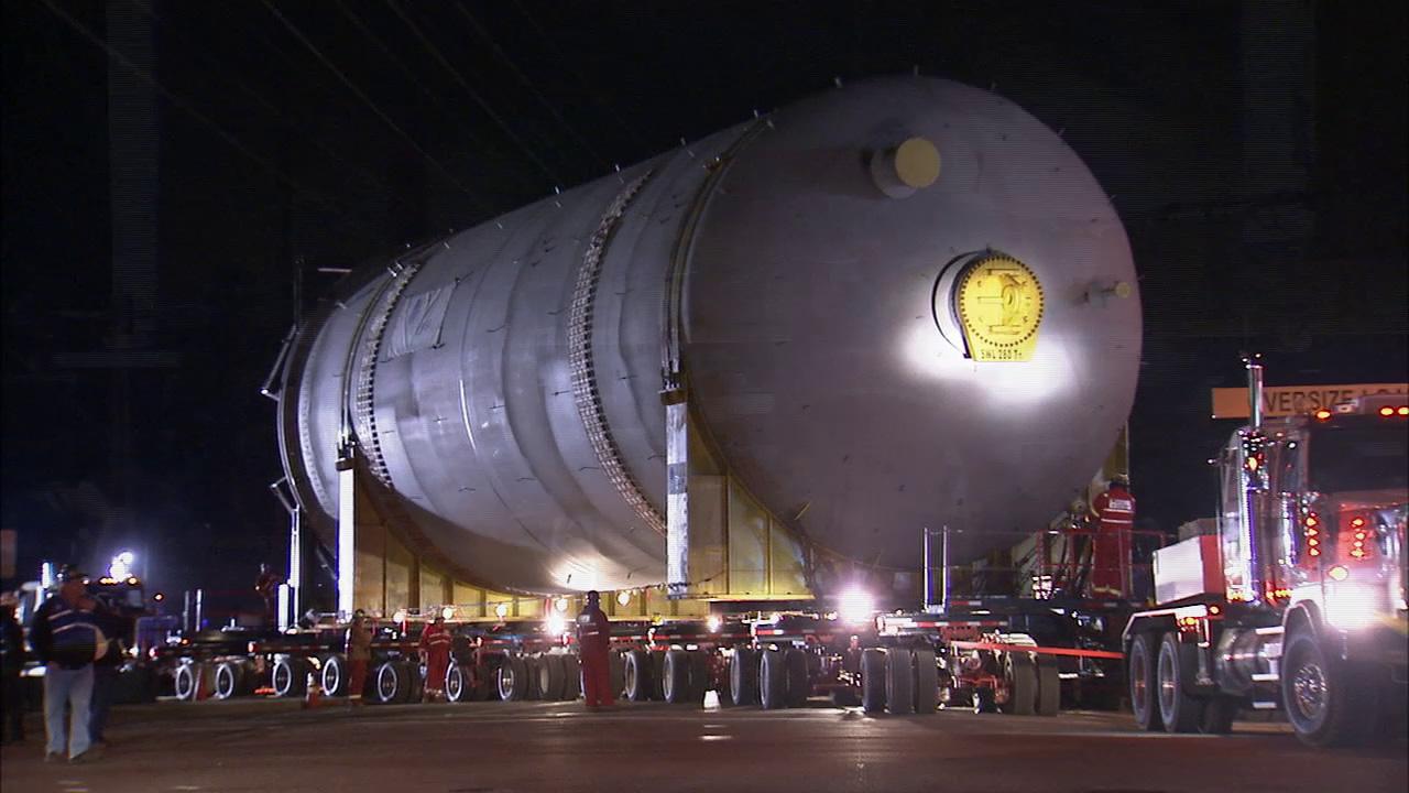 Giant Chevron coker drums reach El Segundo refinery